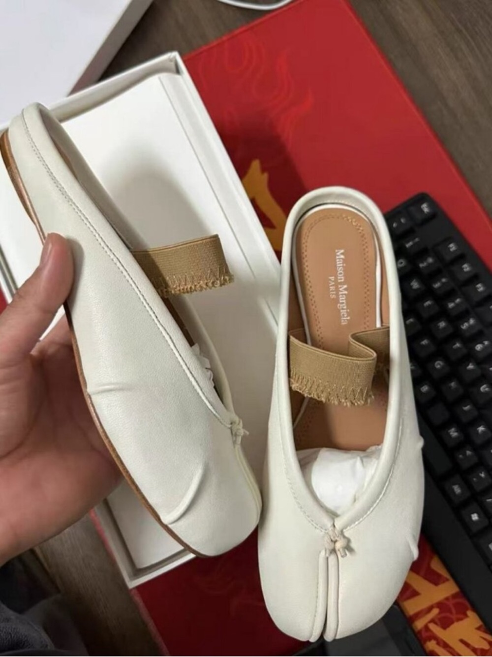 Maison Martin Margiela Cream Leather Tabi Slip-On Flats with Tan Strap - Picture 5 of 7